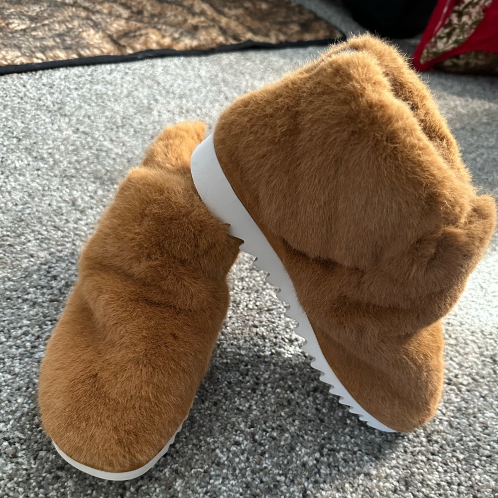 Brand new with tag rag & bone Eira Sheirling boots in camel